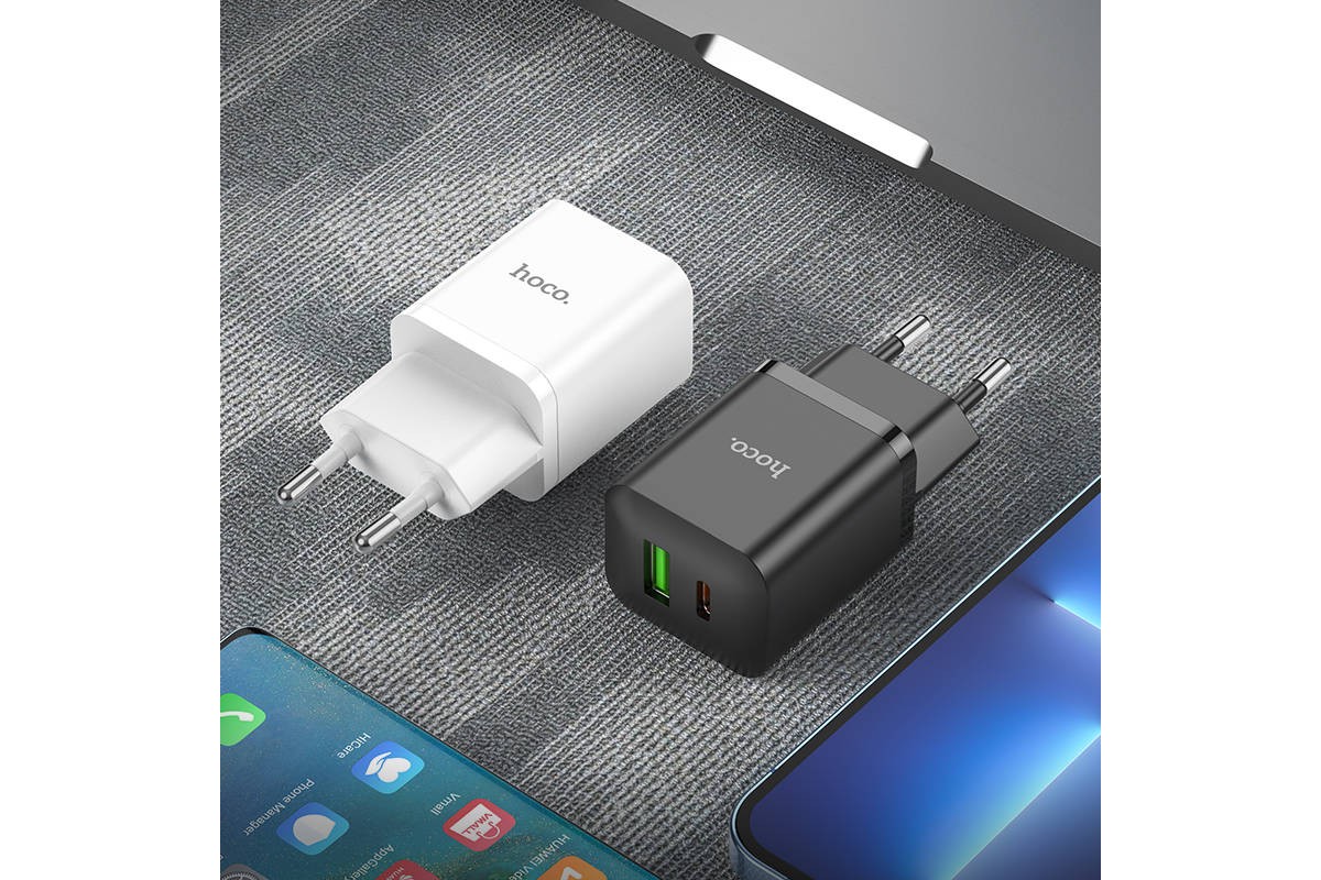 Сетевое зарядное устройство USB + USB-C + кабель Lightning-Type-C HOCO N28 PD20W+ QC 3.0 (белый)