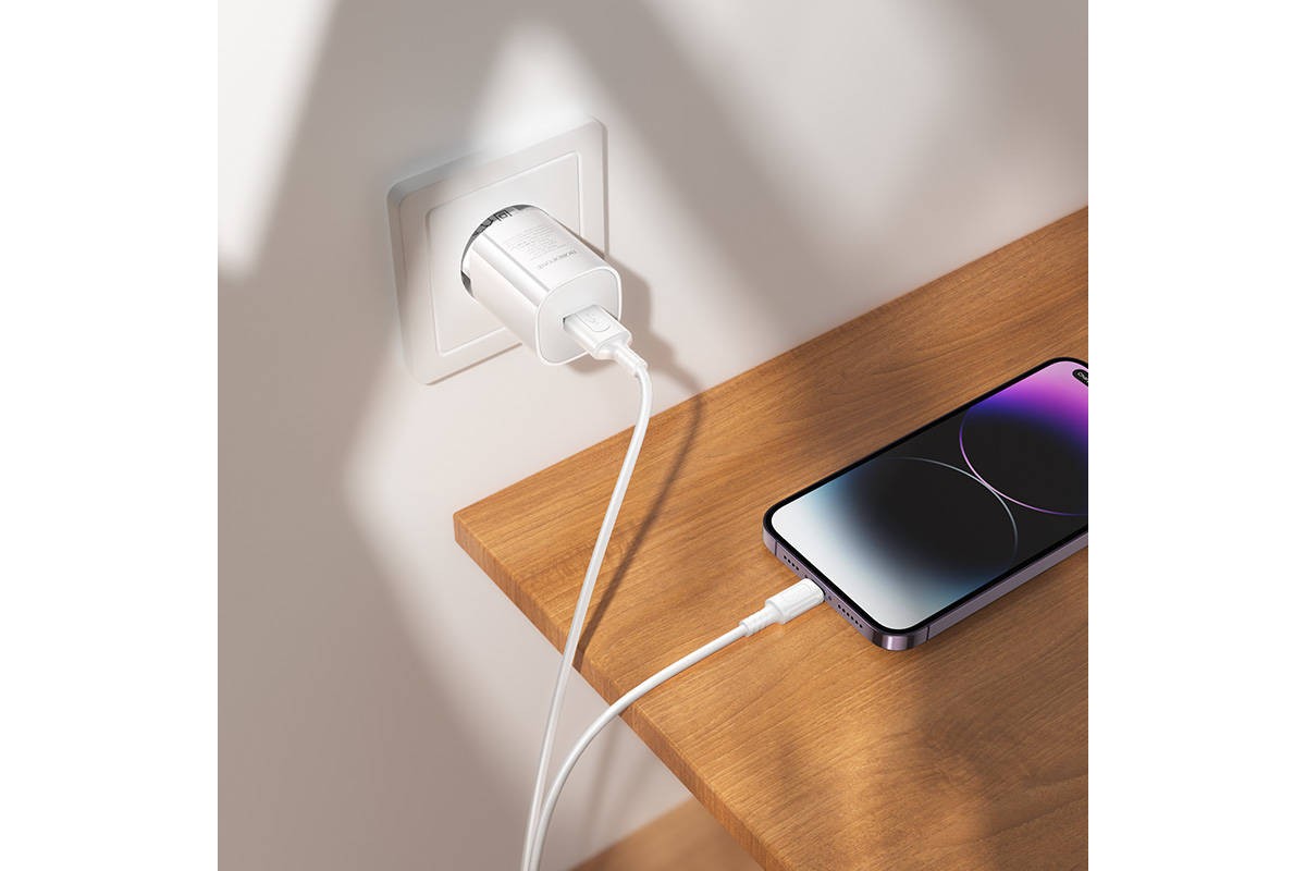Сетевое зарядное устройство USB-C BOROFONE BA101A Pudding (белый)