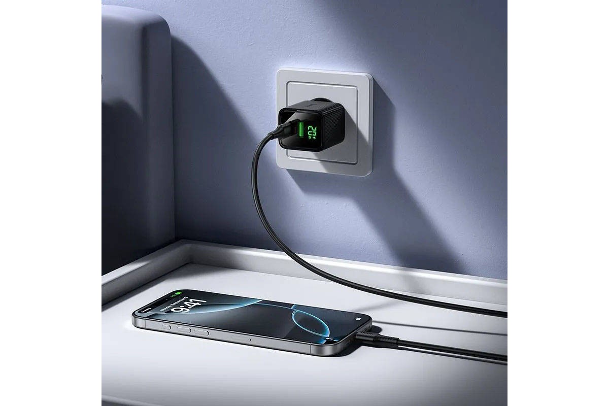 Сетевое зарядное устройство HOCO CS83A Excellent PD20W+QC3.0 с цифровым дисплеем (черный)