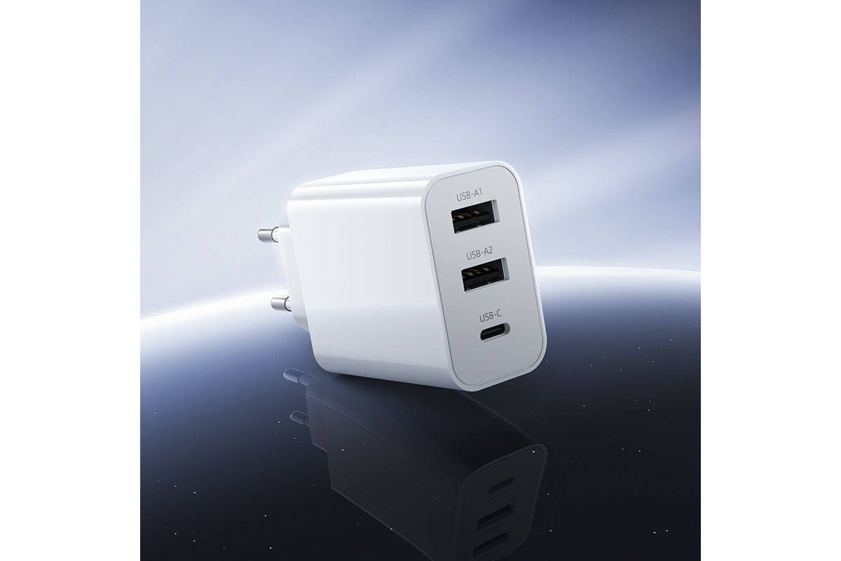 Сетевое зарядное устройство 2USB + USB-C BOROFONE BA105A Stellar three-port charger (белый)